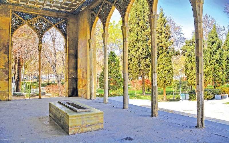 سنگ مزار صائب تبریزی