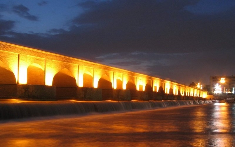 پل مارنان در شب