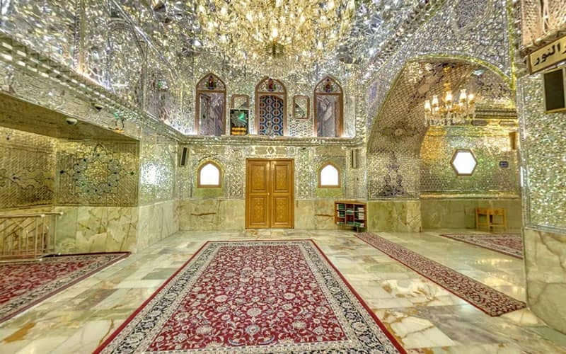 فضای داخلی حرم شاهچراغ