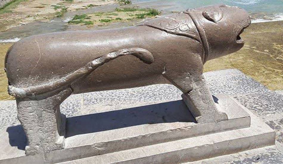 شیر سنگی پل خواجو