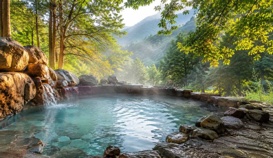 معرفی بهترین چشمه‌های آب گرم ایران+ آدرس